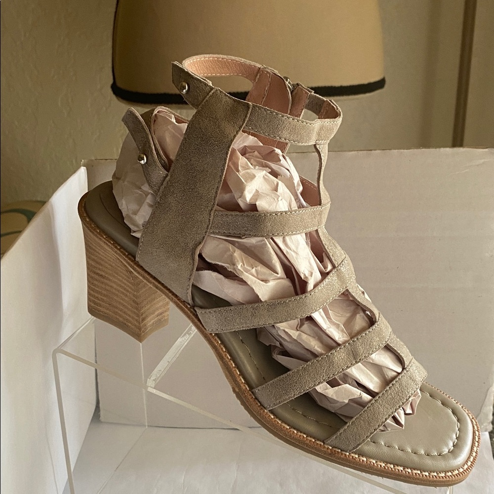 Donald Pliner Strappy Jenessa Gladiator Heel Sandals Size 9.5 M